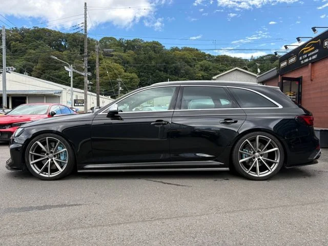 Audi AUDI RS4 AVANT ベースグレード photo 4