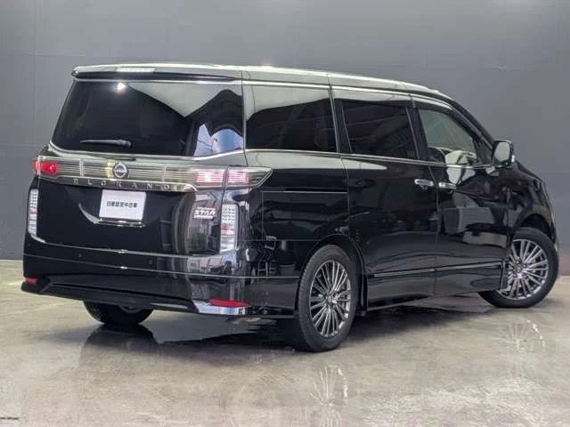 Nissan ELGRAND 250Hスタープレミアム　アーバンクロム photo 2