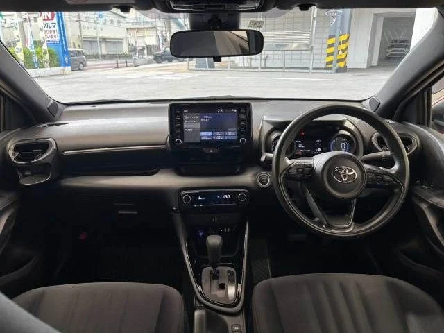 Toyota YARIS G photo 2