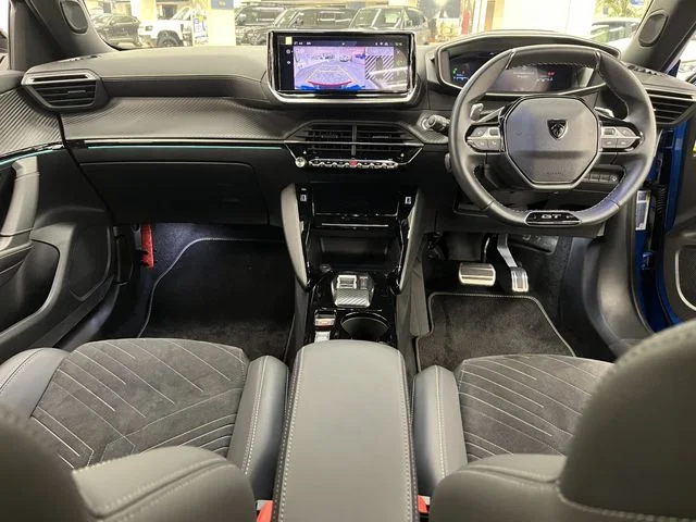 Peugeot PEUGEOT 2008 GT　ブルーHDi photo 2