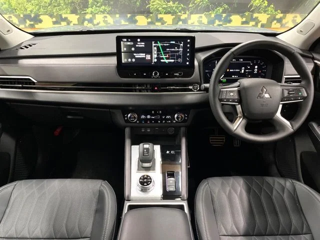 Mitsubishi OUTLANDER PHEV P photo 2