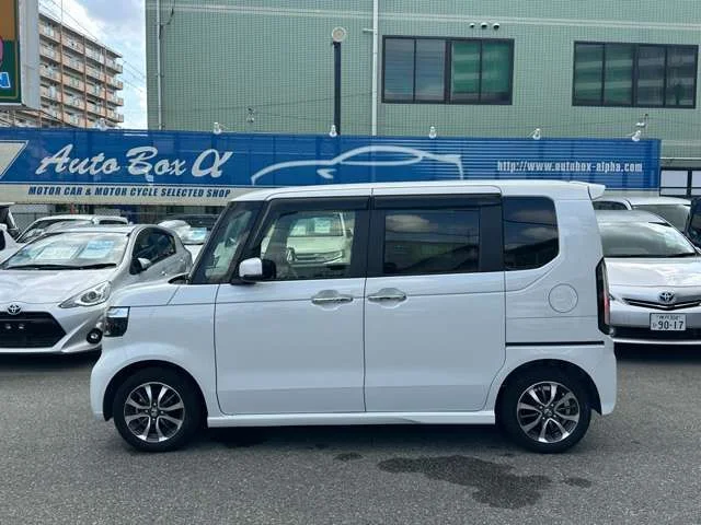 Honda N BOX CUSTOM ベースグレード photo 4