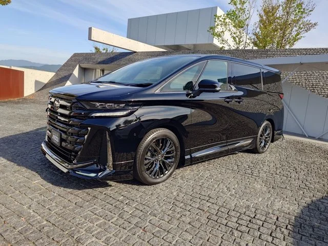 Toyota VELLFIRE HYBRID Z　プレミア photo 2