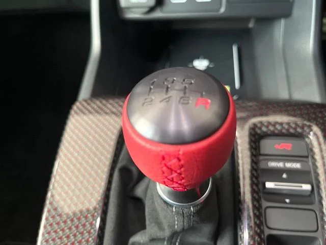 Honda CIVIC hatchback タイプR　レーシングブラックパッケージ photo 3