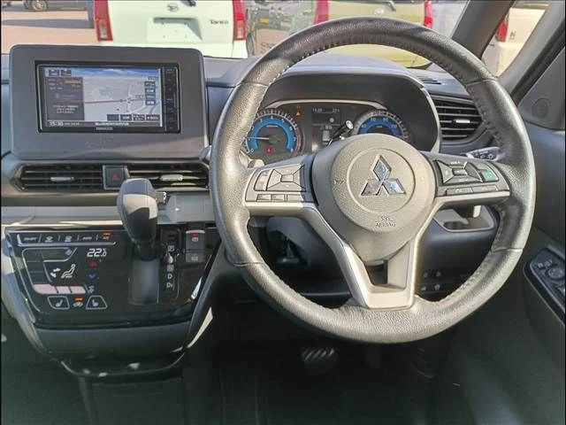 Mitsubishi DELICA MINI T　プレミアム photo 4