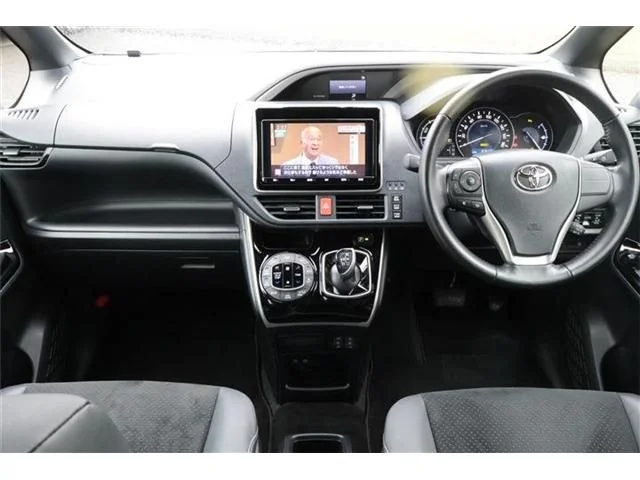 Toyota VOXY HYBRID ZS　煌3 photo 2