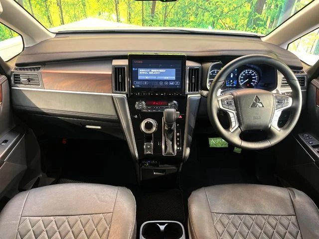 Mitsubishi DELICA D:5 4WD P photo 2