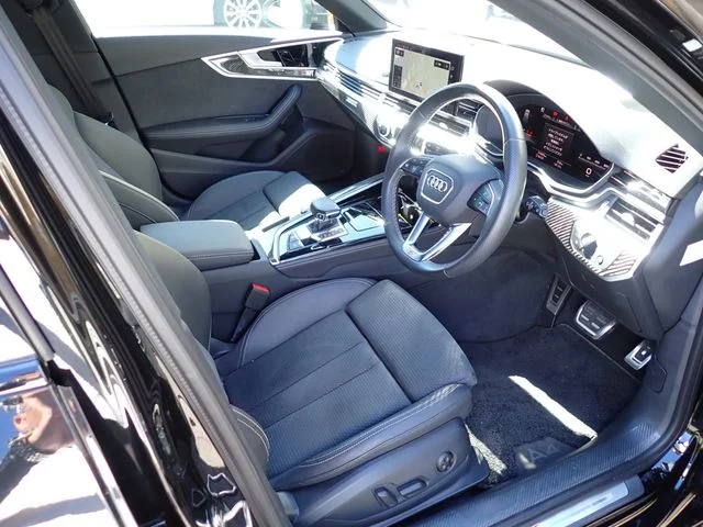 Audi AUDI A4 AVANT ブラック　スタイル　プラス photo 2