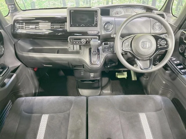 Honda N BOX CUSTOM L photo 2