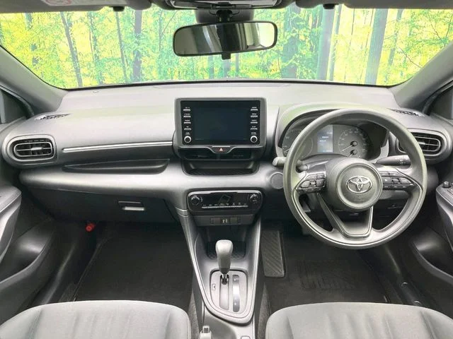 Toyota YARIS HYBRID X photo 2