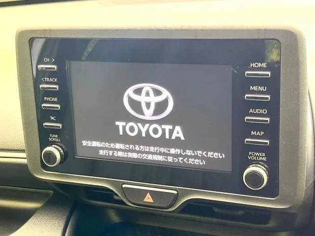 Toyota YARIS HYBRID X photo 3