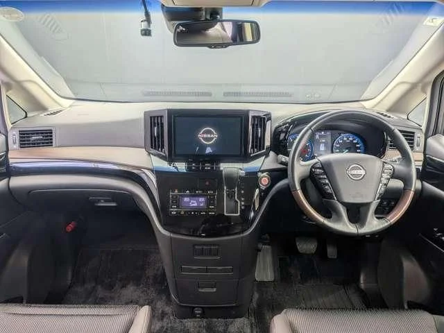 Nissan ELGRAND 250ハイウェイスターS　アーバンクロム photo 3