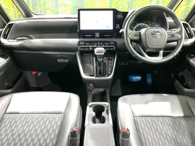 Toyota NOAH HYBRID 4WD S−Z photo 2