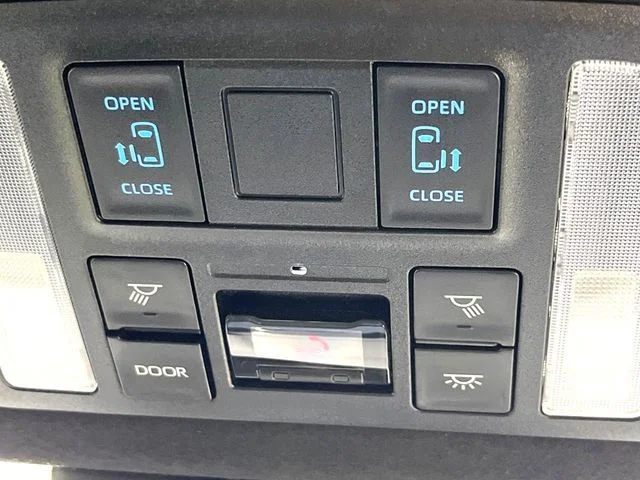 Toyota NOAH HYBRID 4WD S−Z photo 3