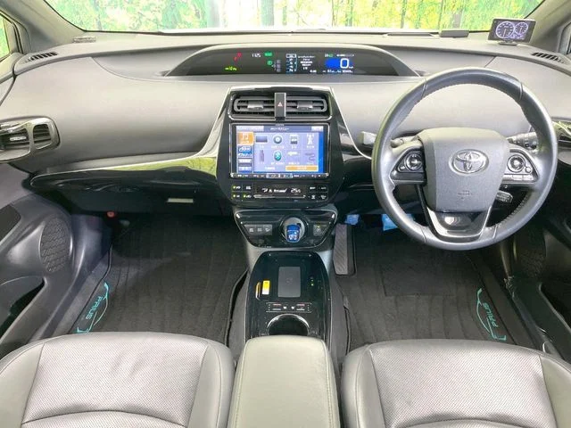 Toyota PRIUS A　プレミアム　ツーリングセレクション photo 2