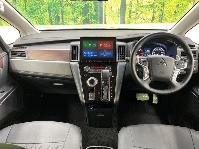 Mitsubishi DELICA D:5 4WD P photo 2