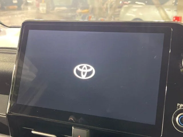 Toyota VOXY HYBRID S−G photo 2