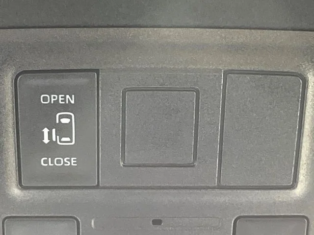 Toyota VOXY HYBRID S−G photo 4