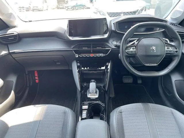 Peugeot PEUGEOT 208 アリュール photo 2