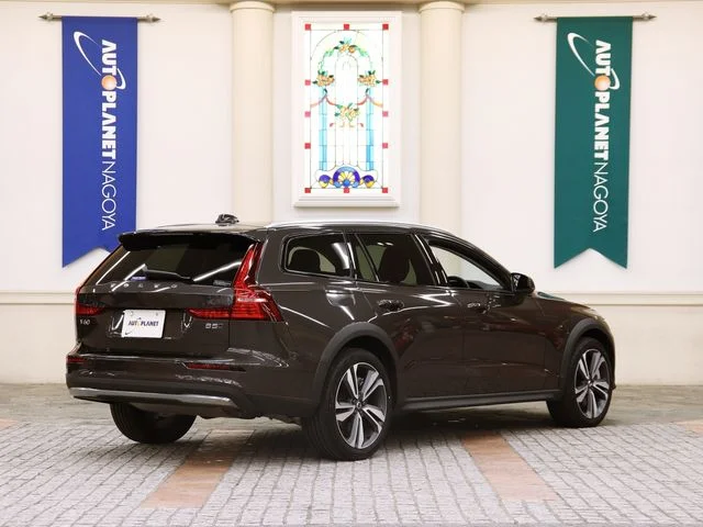 Volvo VOLVO V60 CROSS COUNTRY アルティメット　B5　AWD photo 3