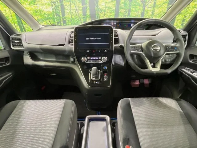 Nissan SERENA WG e−POWER　ハイウェイスター　V photo 2