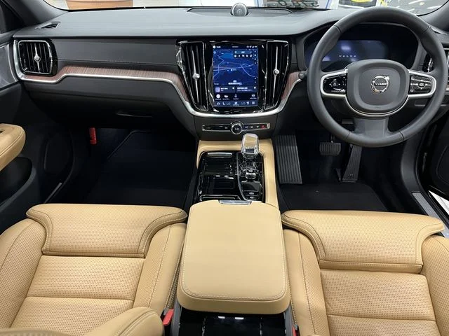Volvo VOLVO V60 ウルトラ　T6　AWD　プラグインHV photo 2