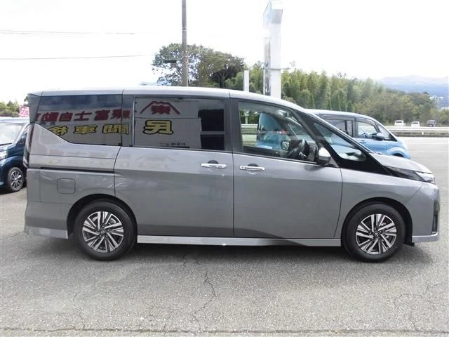 Nissan SERENA WG ハイウェイスター　V　Vセレクション photo 3