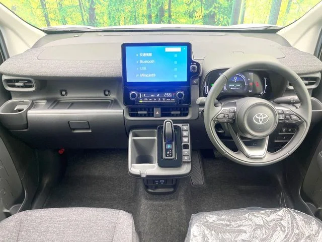 Toyota SIENTA HYBRID Z photo 2
