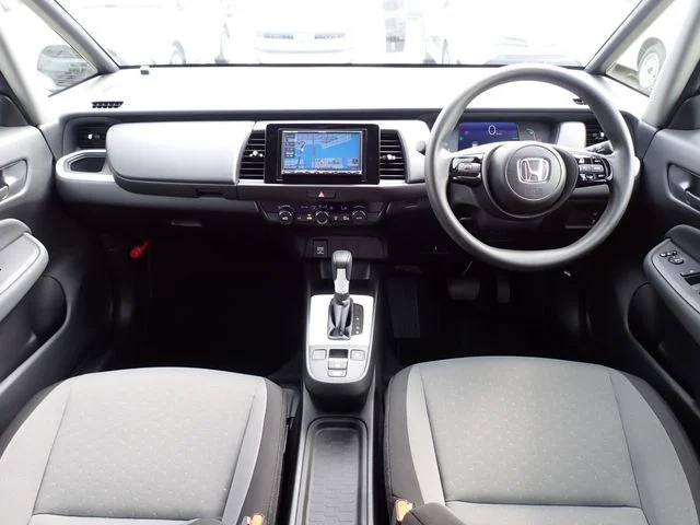 Honda FIT e:HEV 4WD ベーシック photo 2