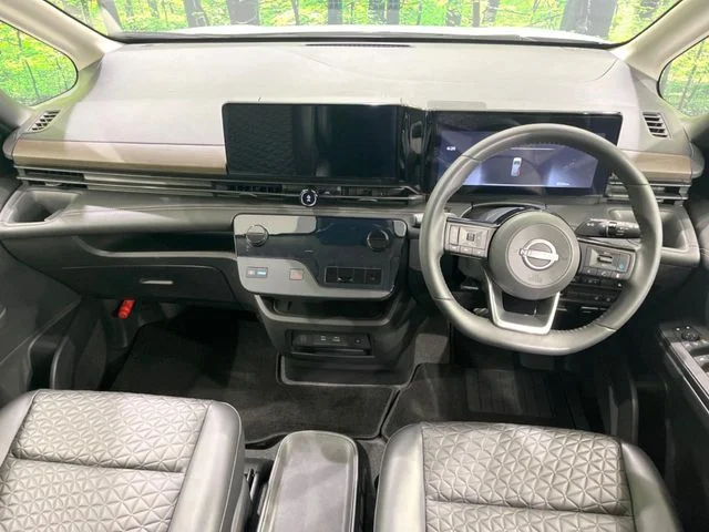 Nissan SERENA WG e−POWER　ハイウェイスター　V photo 2