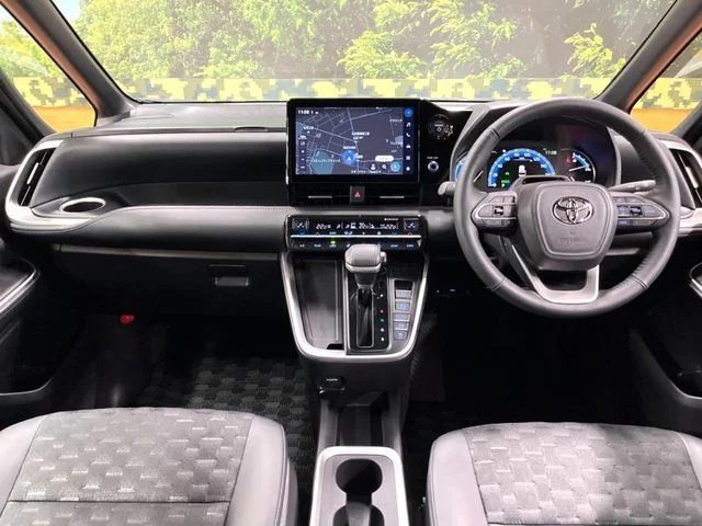 Toyota VOXY HYBRID S−Z photo 2
