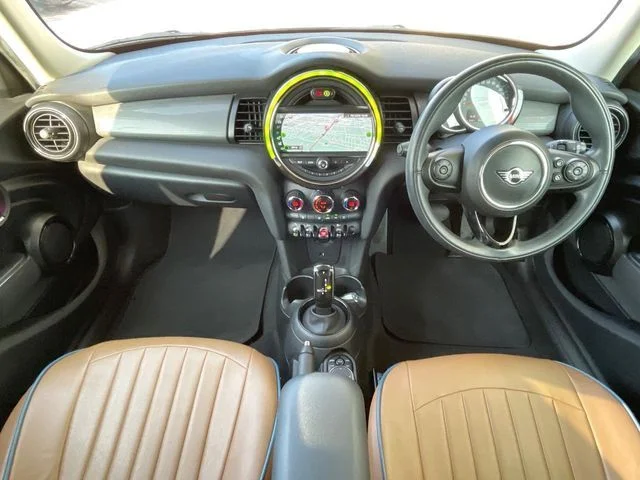 Bmw MINI COOPER 5DOOR ベースグレード photo 2