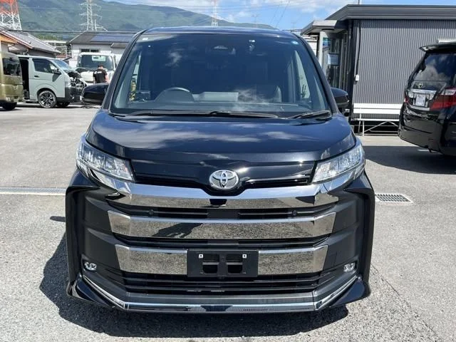 Toyota NOAH S−Z photo 2