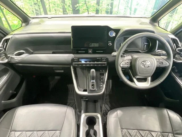 Toyota NOAH HYBRID S−Z photo 2