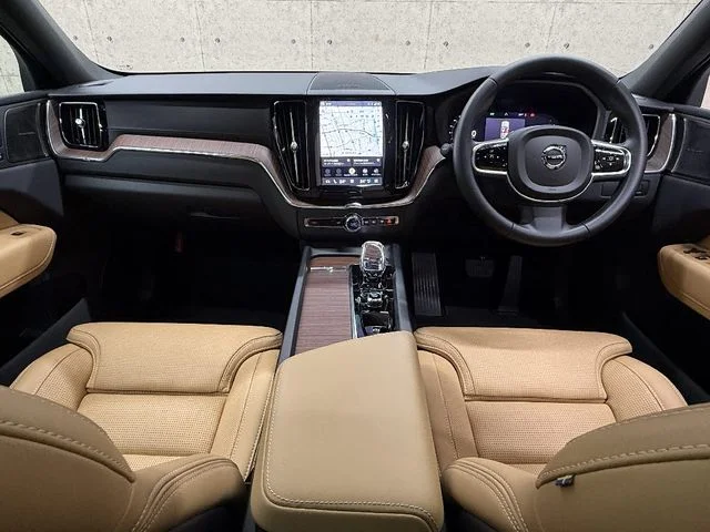 Volvo VOLVO XC60 リチャージアルティメットT6AWDPHE photo 3