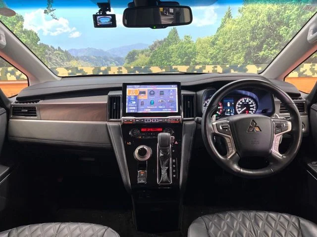 Mitsubishi DELICA D:5 4WD P photo 2