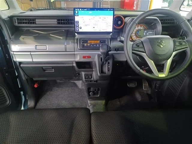 Suzuki Spacia GEAR 4WD ハイブリッドXZ photo 2