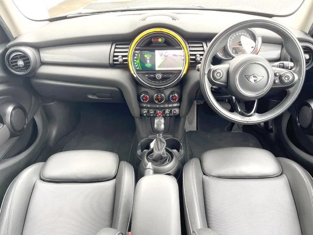 Bmw MINI COOPER D 5DOOR ベースグレード photo 2