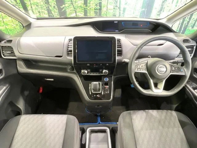 Nissan SERENA WG e−POWER　ハイウェイスター　V photo 2