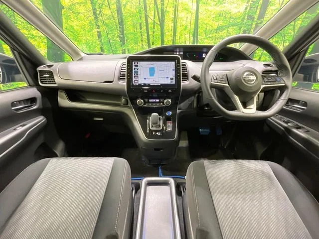 Nissan SERENA WG e−POWER　ハイウェイスター　V photo 4