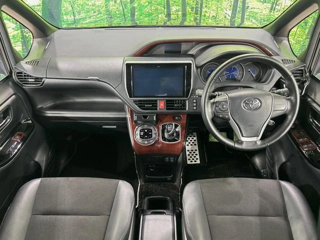 Toyota NOAH HYBRID Si　ダブルバイビー2 photo 2