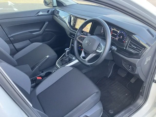 Volkswagen VOLKSWAGEN POLO TSI　アクティブ photo 2