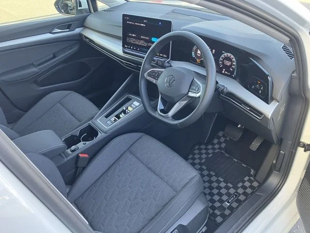 Volkswagen VOLKSWAGEN GOLF VARIANT eTSI　アクティブ photo 2