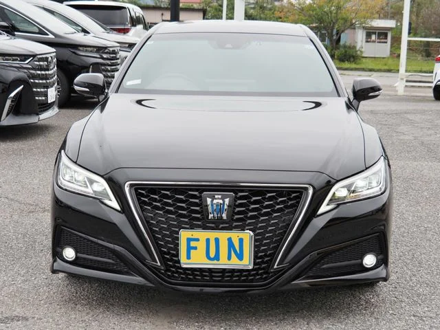 Toyota CROWN sedan hybrid G photo 2