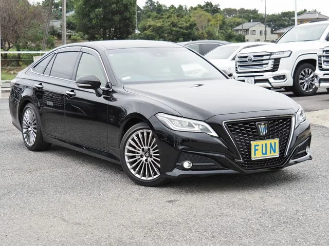 Toyota CROWN sedan hybrid G photo 3