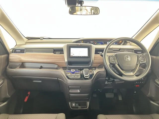 Honda FREED HYBRID G photo 2