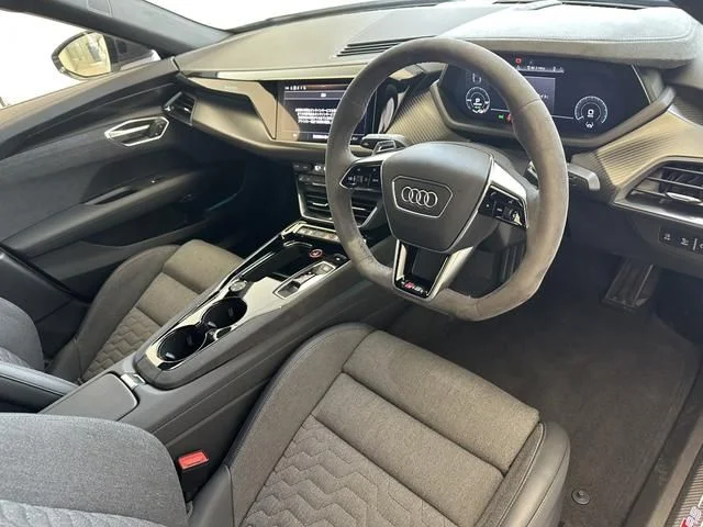 Audi AUDI RS e-tron GT ベースグレード photo 2