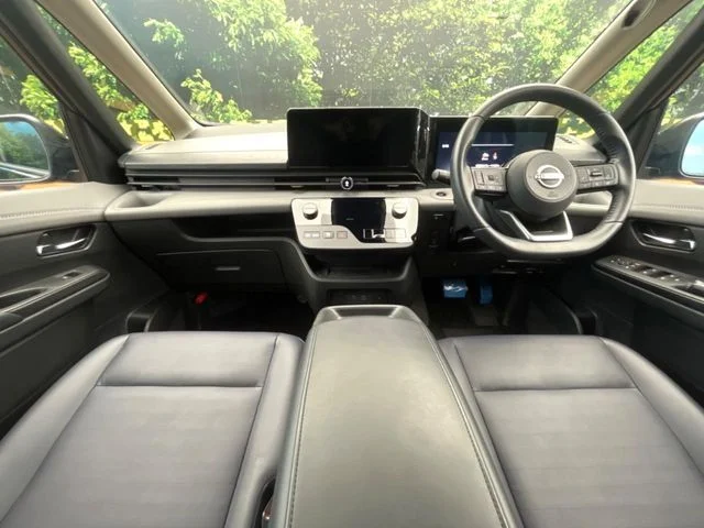 Nissan SERENA WG e−POWER　ルキシオン photo 2