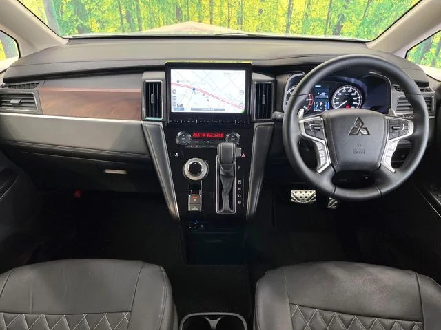 Mitsubishi DELICA D:5 4WD P photo 2
