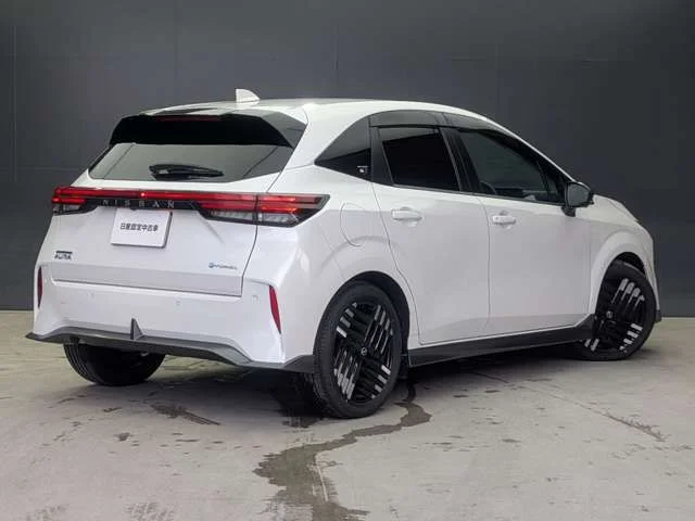 Nissan AURA G photo 2